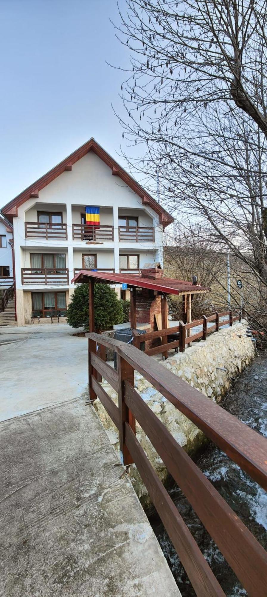 Pensiunea Valea Toplitei Rosia ภายนอก รูปภาพ